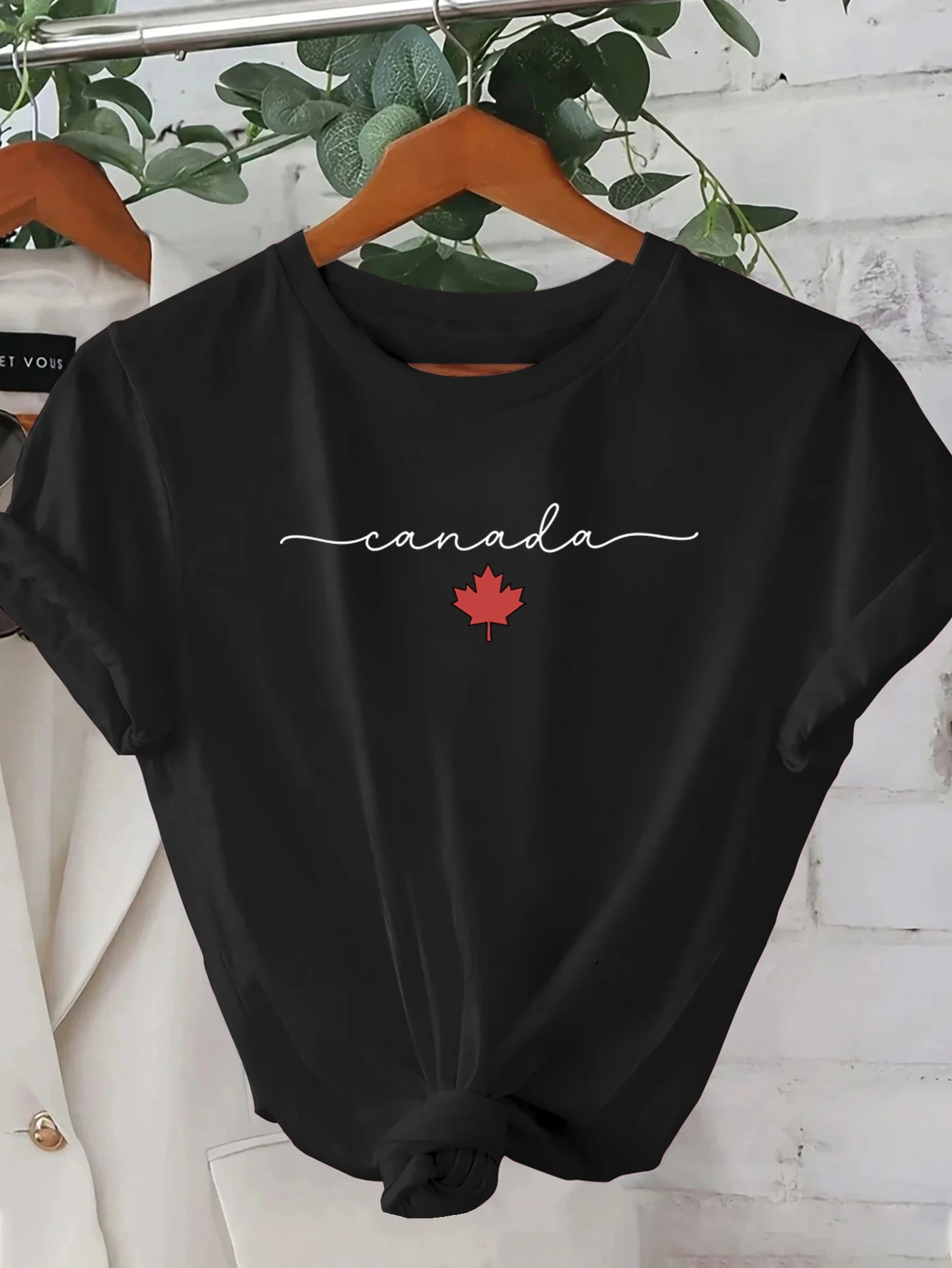 Summer Clothing Women Canada - Koszulka damska z nadrukiem liścia klonu