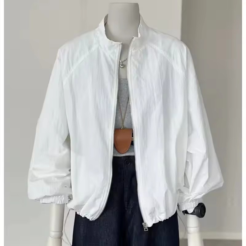 Koreańskie kobiety z długim rę – Crew Clothing Summer Jacket recenzja i cena
